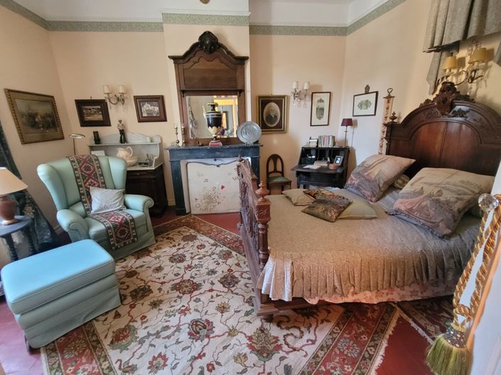 Image No.15-6 Bed Property for sale