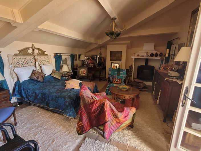 Image No.22-6 Bed Property for sale