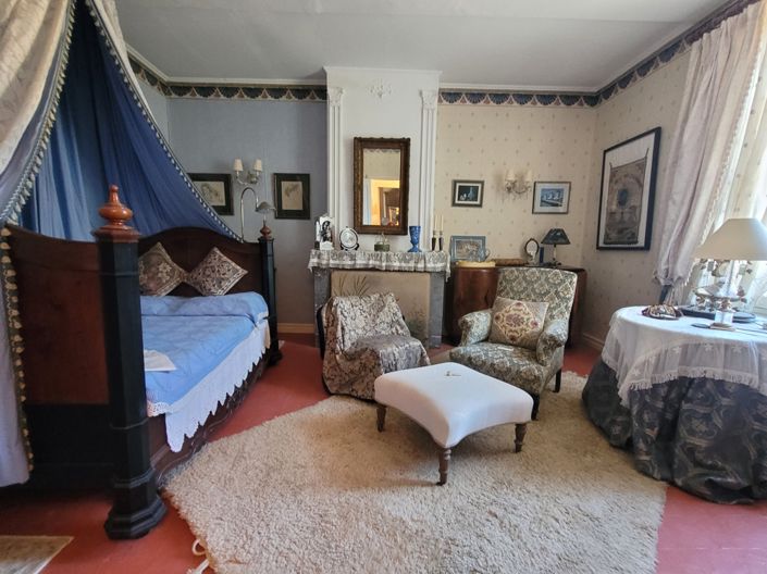 Image No.18-6 Bed Property for sale