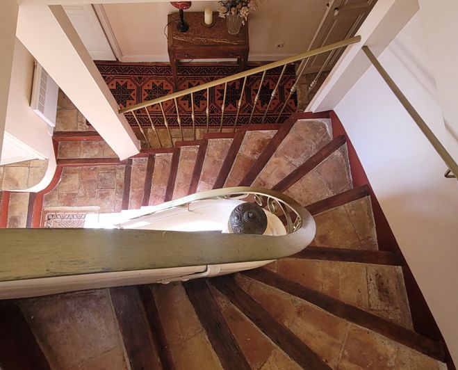 Image No.19-6 Bed Property for sale