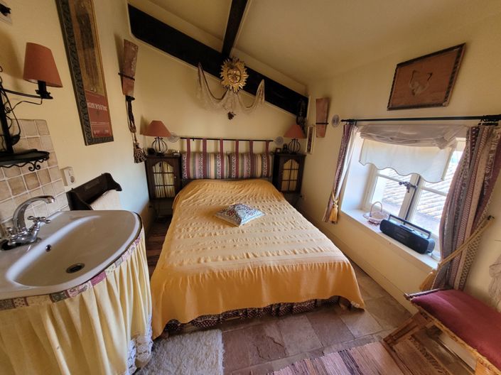 Image No.26-6 Bed Property for sale