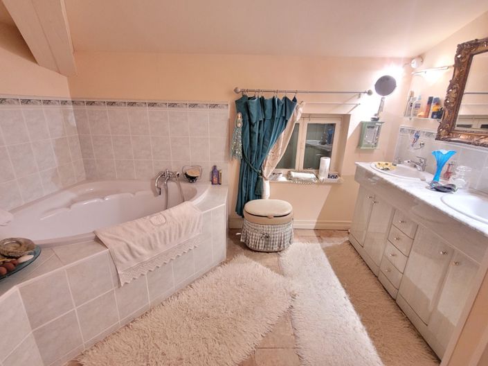 Image No.23-6 Bed Property for sale