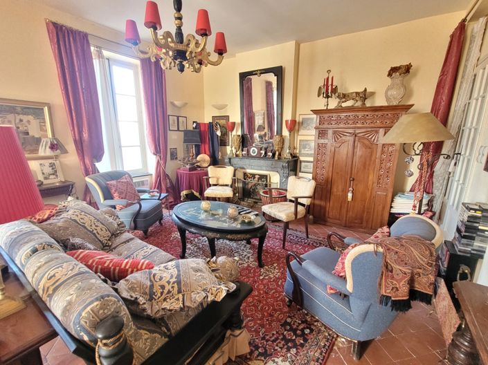 Image No.12-6 Bed Property for sale