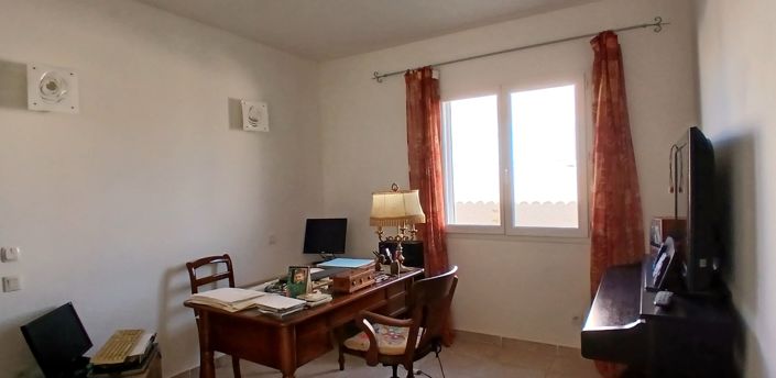 Image No.13-3 Bed Property for sale