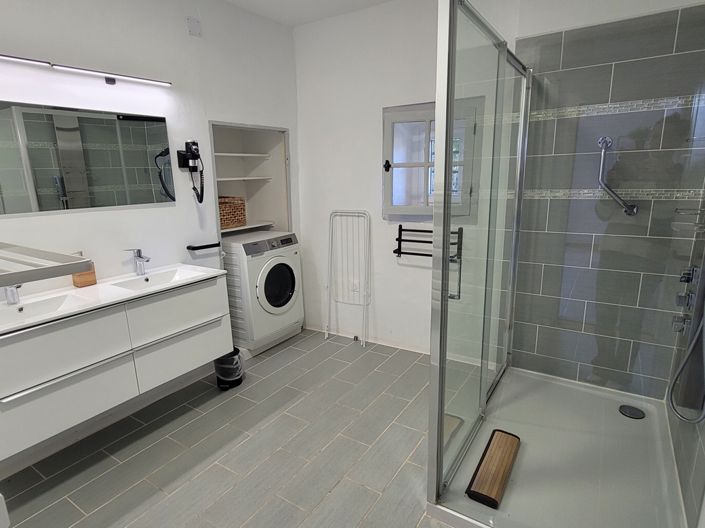 Image No.24-7 Bed House for sale