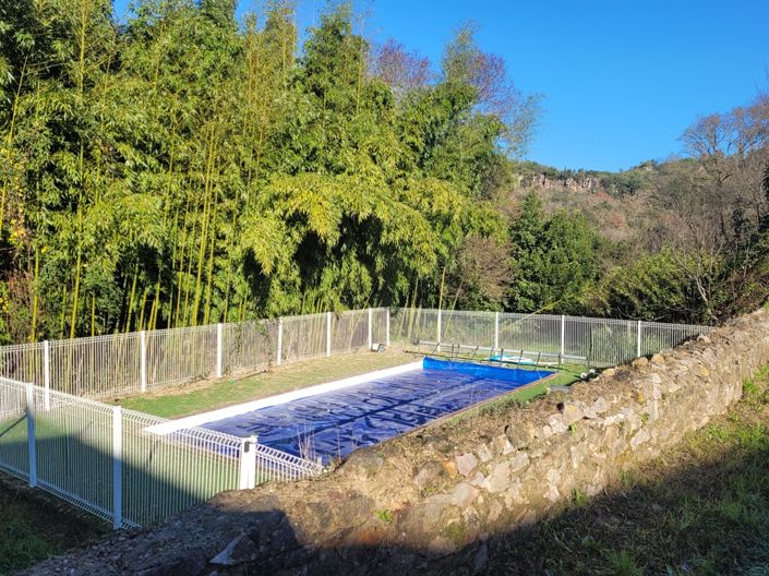 Image No.10-11 Bed Commercial for sale