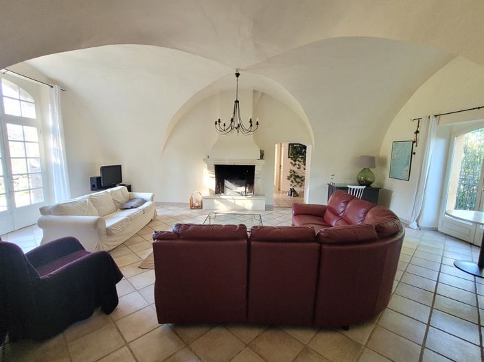 Image No.17-11 Bed Commercial for sale