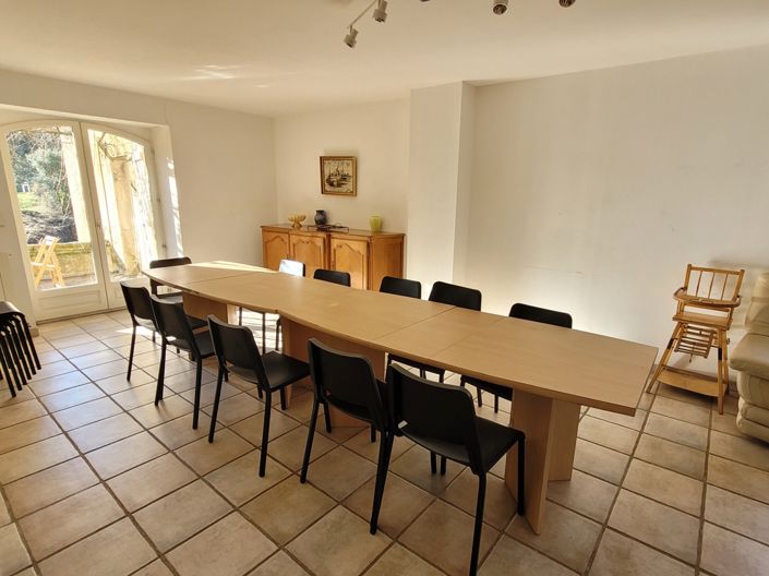 Image No.20-11 Bed Commercial for sale