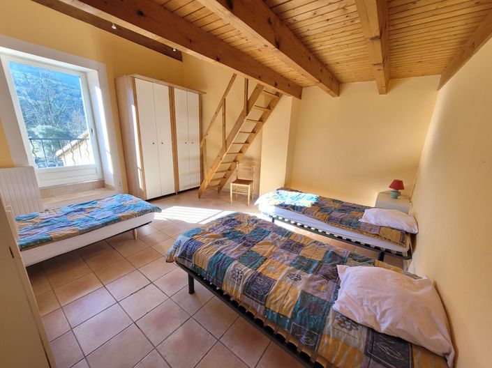 Image No.21-11 Bed Commercial for sale