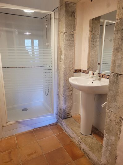 Image No.24-11 Bed Commercial for sale