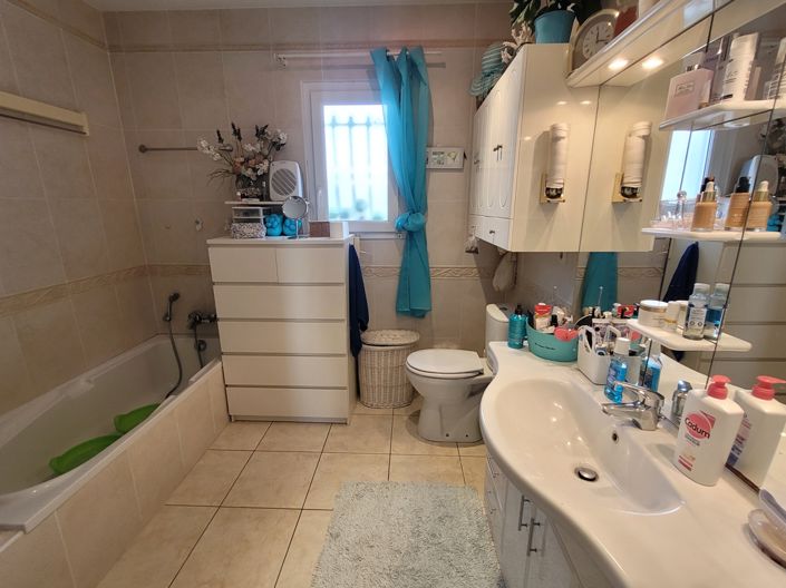 Image No.17-4 Bed Property for sale