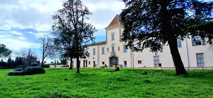 Image No.10-9 Bed Property for sale