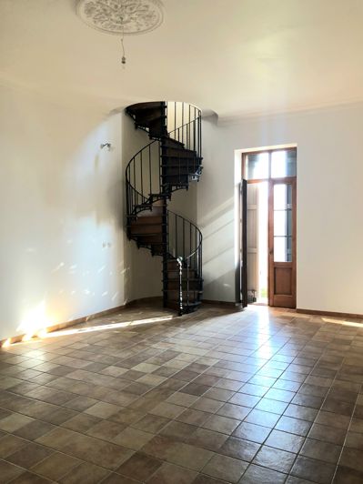 Image No.21-9 Bed Property for sale