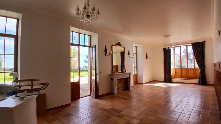 Image No.22-9 Bed Property for sale