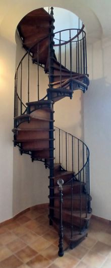 Image No.24-9 Bed Property for sale