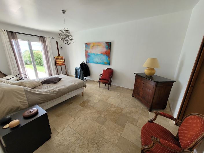 Image No.12-4 Bed Property for sale