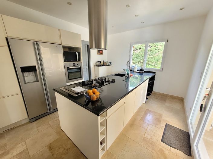 Image No.13-4 Bed Property for sale