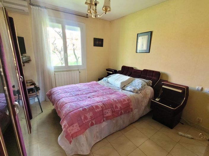 Image No.11-3 Bed Property for sale