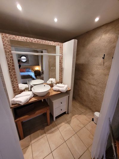 Image No.18-8 Bed House for sale