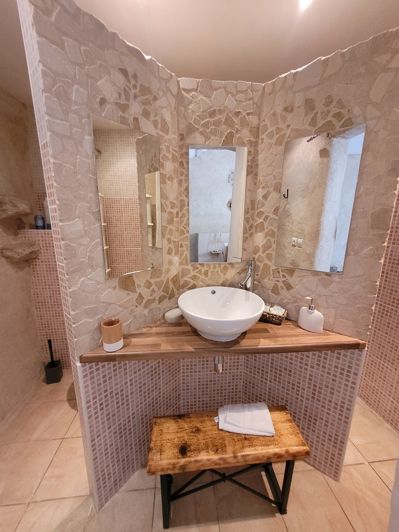 Image No.20-8 Bed House for sale