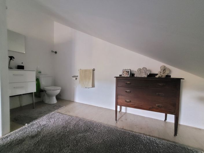 Image No.28-8 Bed House for sale