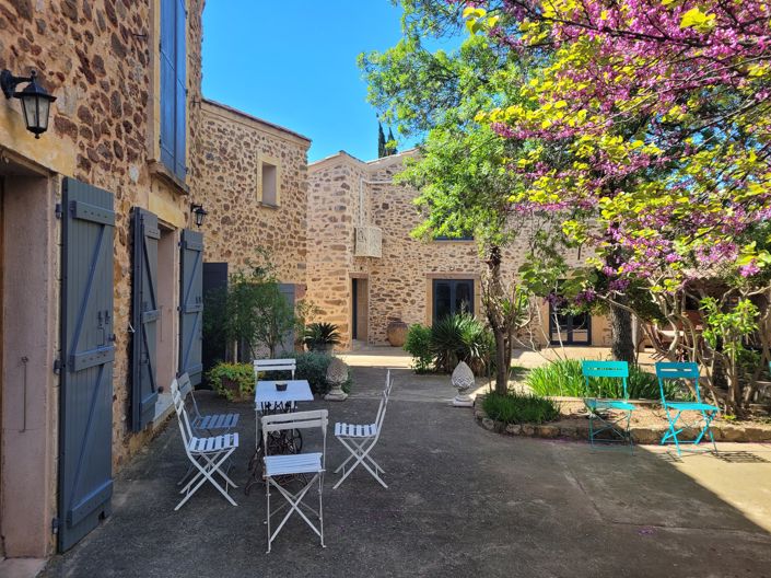 Image No.2-8 Bed House for sale