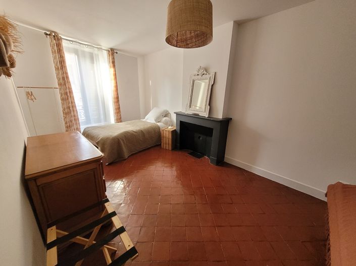 Image No.7-3 Bed Commercial for sale