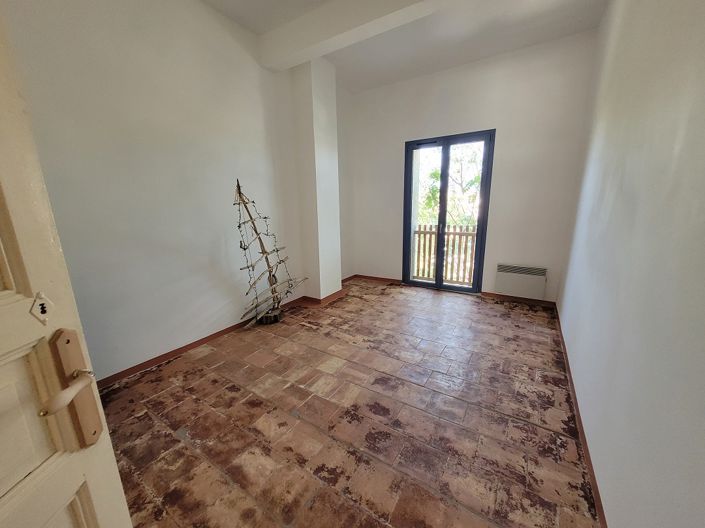 Image No.18-5 Bed House for sale