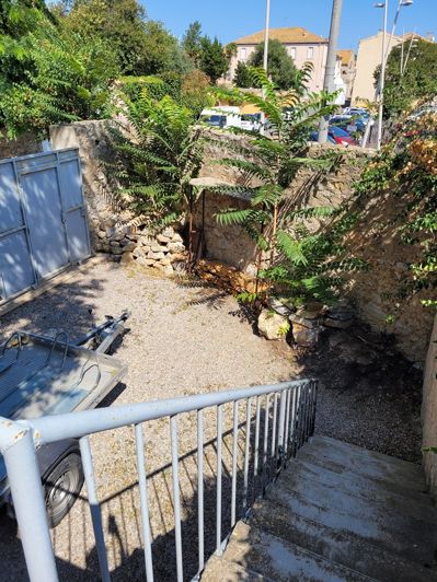 Image No.24-5 Bed House for sale