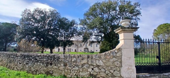 Image No.20-9 Bed Property for sale