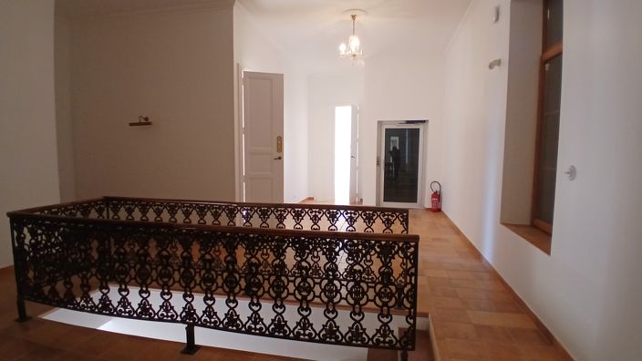 Image No.45-9 Bed Property for sale