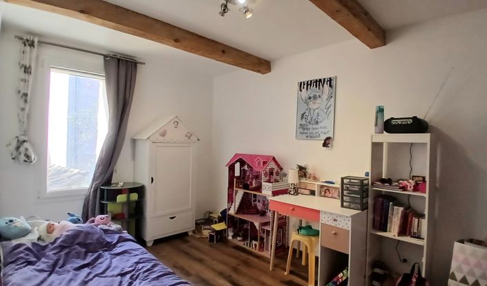 Image No.17-3 Bed Property for sale