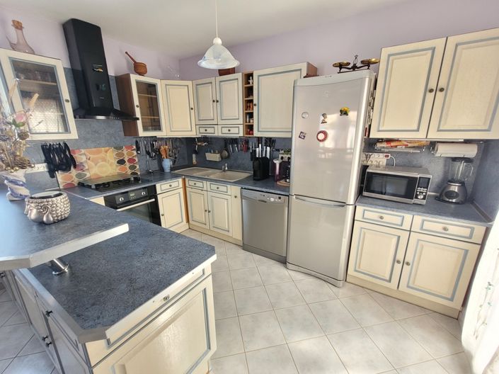 Image No.8-4 Bed Property for sale
