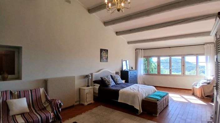 Image No.19-5 Bed Property for sale