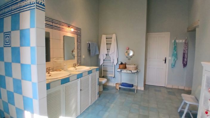 Image No.26-5 Bed Property for sale
