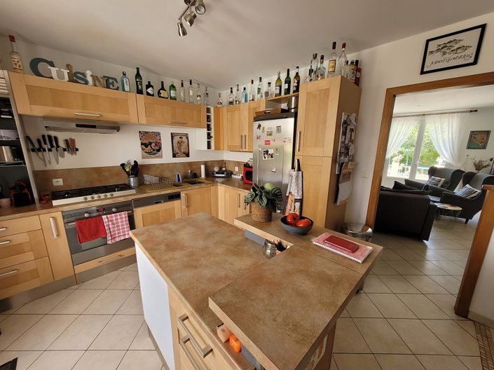 Image No.11-3 Bed House for sale