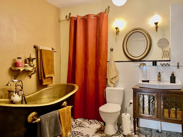 Image No.24-7 Bed House for sale
