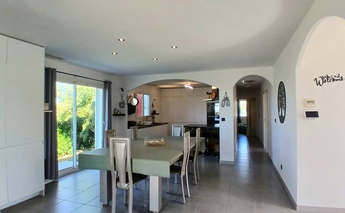 Image No.17-4 Bed Property for sale