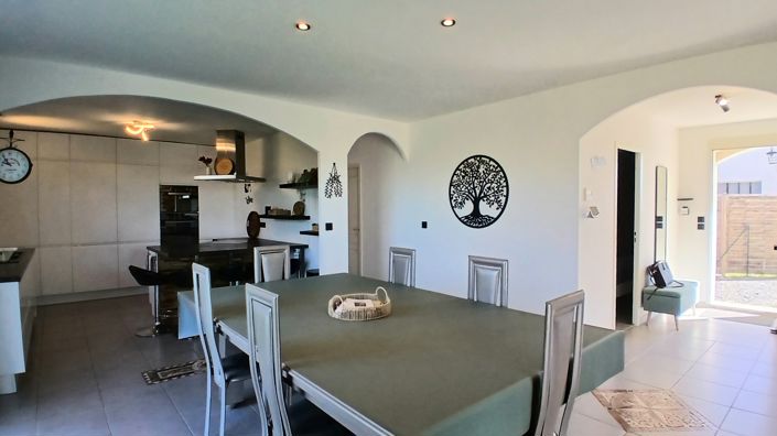 Image No.18-4 Bed Property for sale