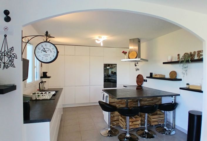 Image No.20-4 Bed Property for sale