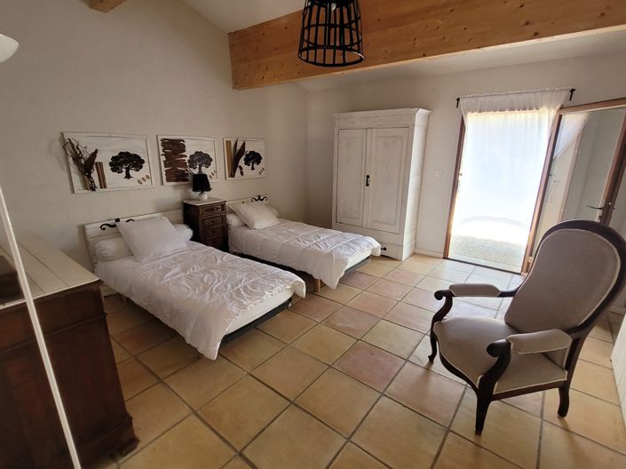Image No.22-8 Bed Property for sale