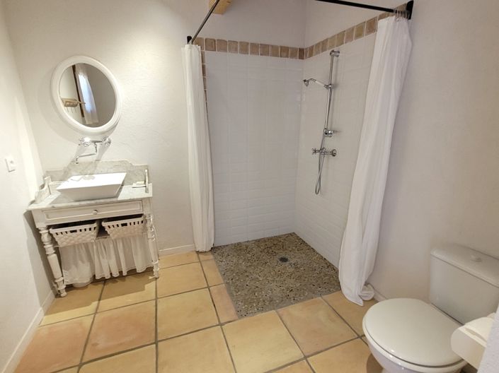 Image No.27-8 Bed Property for sale