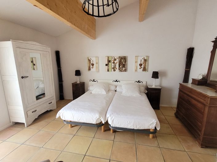 Image No.28-8 Bed Property for sale