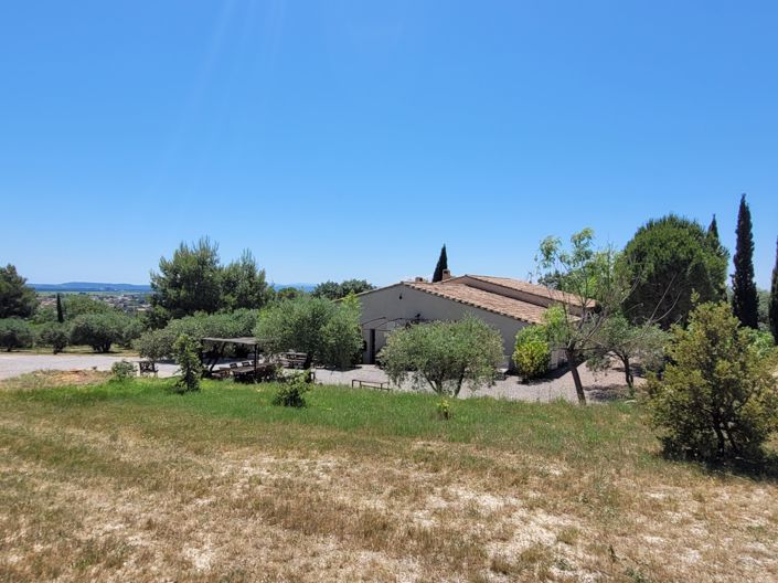 Image No.10-6 Bed Property for sale