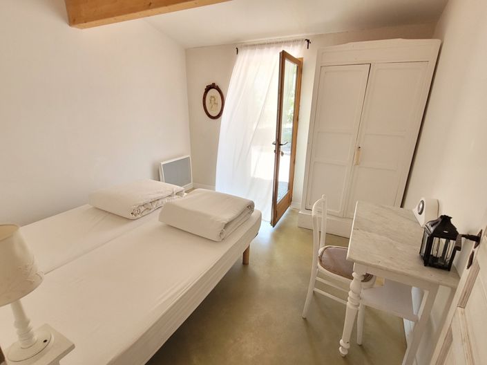 Image No.19-6 Bed Property for sale