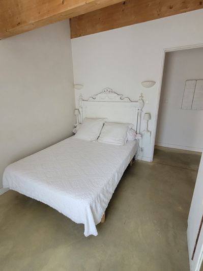 Image No.20-6 Bed Property for sale