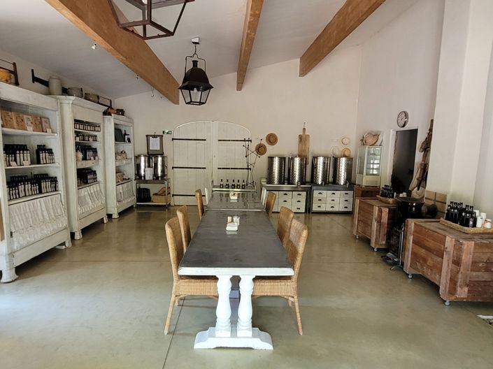 Image No.6-6 Bed Property for sale