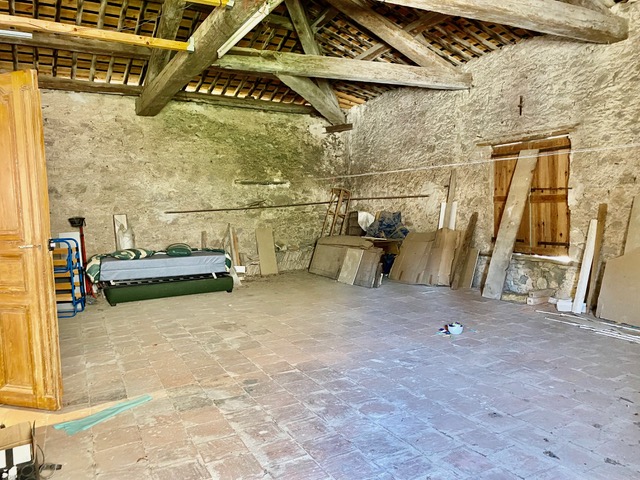 Image No.18-6 Bed House for sale