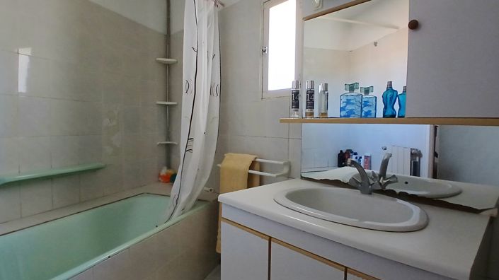 Image No.17-5 Bed House for sale
