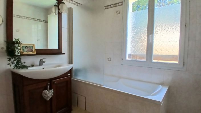 Image No.23-4 Bed Property for sale